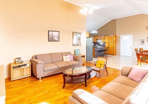 Wonderful vacation home with pool and great location near Orebi.