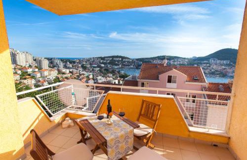 Gruz Apartment | Two Bedroom Apartment with Sea View & Balcony