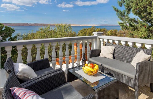 Baric Draga Apartment | 1 bedroom beach front apartment in Baric Draga