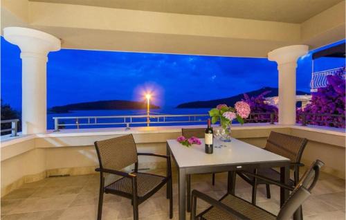 Molunat Apartment | 1 Bedroom Lovely Apartment In Molunat
