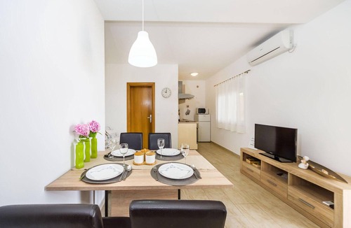 Zdrelac Apartment | 2 bedroom beach front apartment in Zdrelac