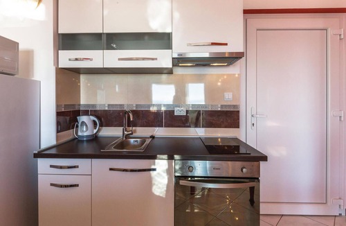 Zelenka Apartment | 2 bedroom beach front apartment in Makarska