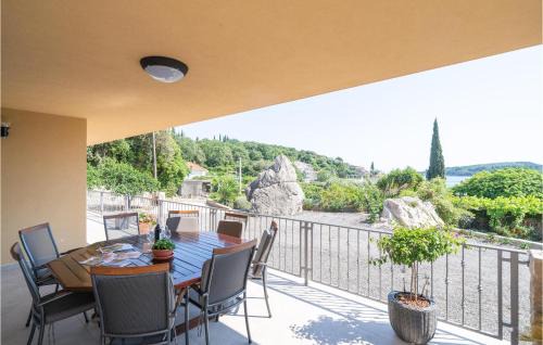 Molunat House | 2 Bedroom Stunning Apartment In Molunat