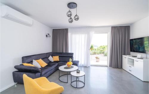 Molunat House | 2 Bedroom Stunning Apartment In Molunat