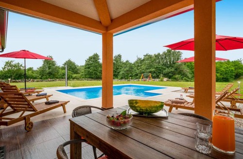 Karojba House | 250 m² House ∙ 3 bedrooms ∙ 6 guests