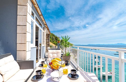 Zavalatica Apartment | 3 bedroom accommodation in Zavalatica