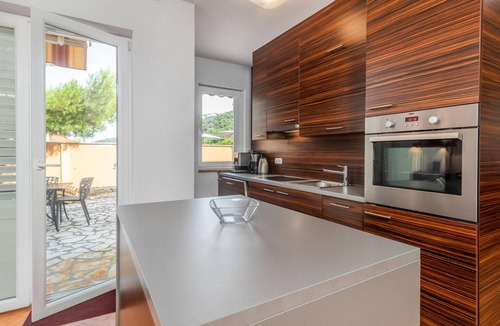 Banjol Apartment | 3 bedroom awesome apartment in Rab