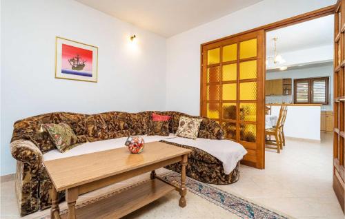 Slano Apartment | 3 Bedroom Beach Front Apartment In Slano