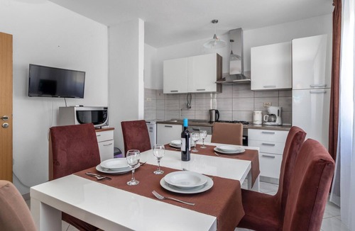 Jadranovo Apartment | 3 bedroom beach front apartment in Jadranovo