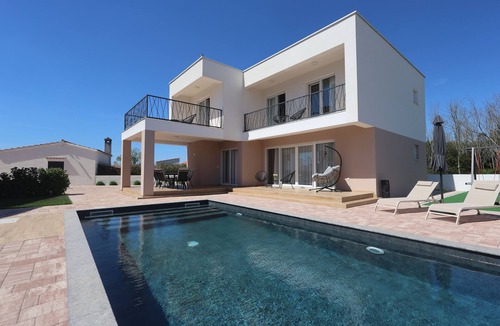 Zaton Villa | 3-bedroom villa in gorgeous Zaton with cool AC