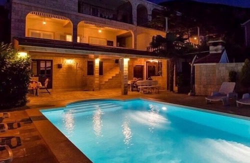 Trpanj Apartment | 4 Bedroom Apartment With Pool