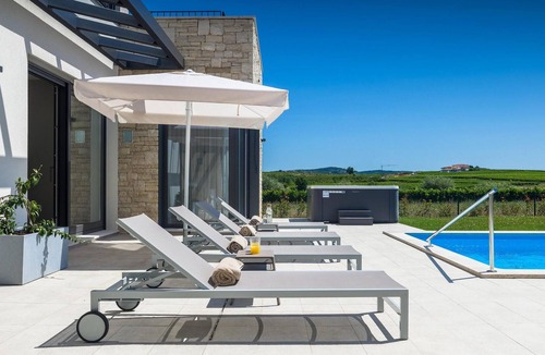 Brtonigla House | 4 bedroom nice home in Brtonigla