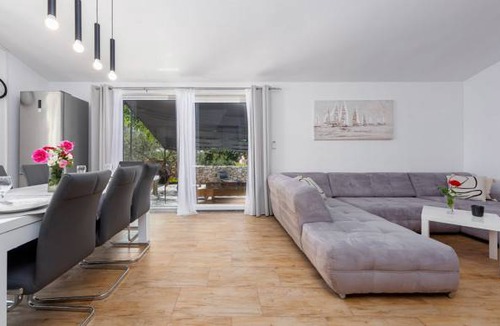 Dracevac Ninski House | 5 bedroom accommodation in Dracevac Ninski