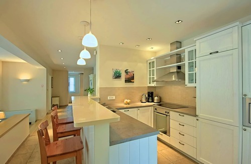 Butkovici Villa | 5*villa, wine cellar, 3000sqm plot, heated pool, 2 tennis courts, jaccuzzi