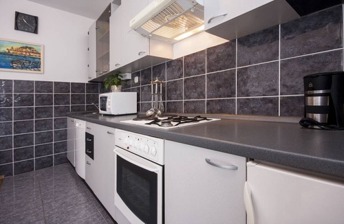 Tribunj Apartment | 50 m² Apartment ∙ 1 bedroom ∙ 3 guests