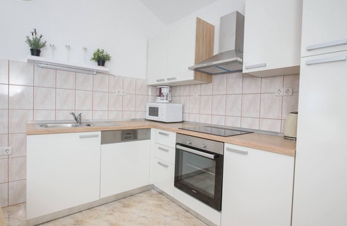Kastel Stafilic Apartment | 50 m2 SeaView terraces, 2min walk to crystal clear beach, BBQ, parking