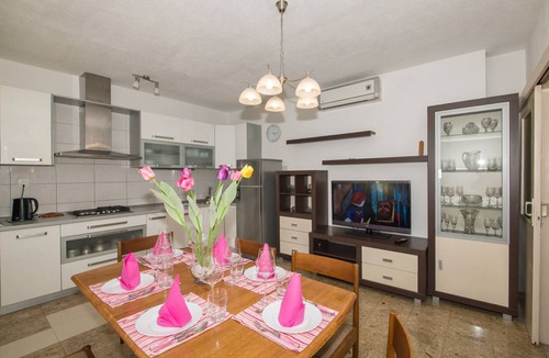 Vrpolje Apartment | 70 m² Apartment ∙ 2 bedrooms ∙ 4 guests
