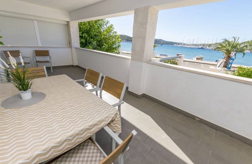 Rogoznica Apartment | 80 m² Apartment ∙ 2 bedrooms ∙ 5 guests
