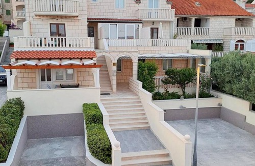 Bol Apartment | 80 m² Apartment ∙ 3 bedrooms ∙ 6 guests