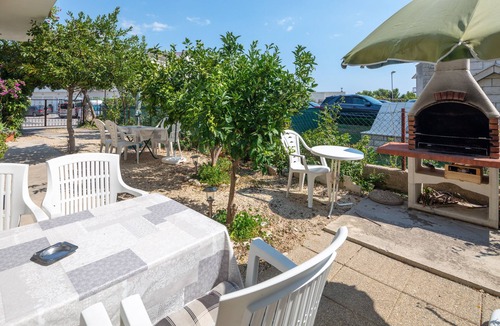 Stobrec Apartment | A 2 apt near beach w patio, parking and grill