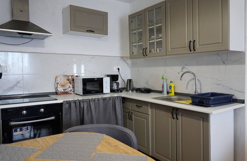 Petrovija House | A two bedroom, budget friendly bungalow with large garden - Anma