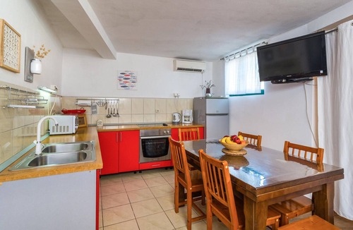 Mirce Apartment | Amazing apartment in Mirca with house sea view