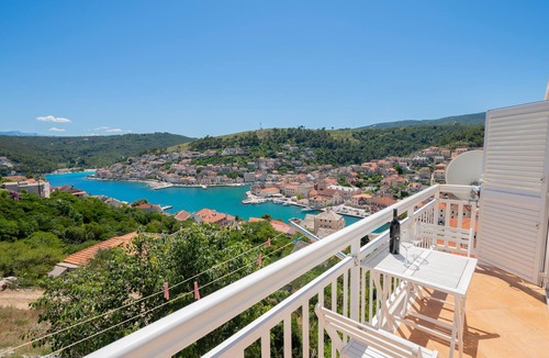Pucisca Apartment | Amazing apartment in Pucisca