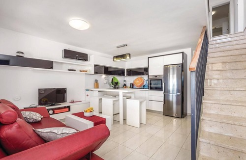 Rab House | Amazing home in Barbat with WiFi