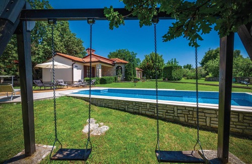 Belavici House | Amazing home in Belavici with sauna