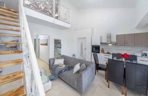 Bilice House | Amazing home in Bilice with private swimming pool, can be inside or outside