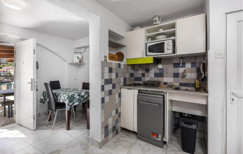 Donja Klada House | Amazing Home In Klada