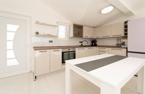 Rtina House | Amazing home in Razanac