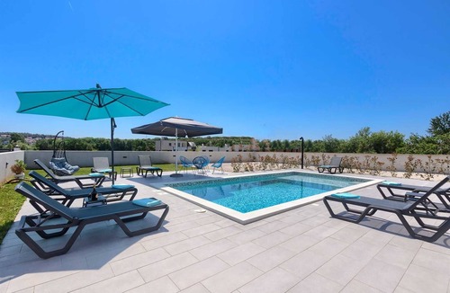 Pula Villa | Amazing newly-built 4-BR villa with private pool, close to beaches