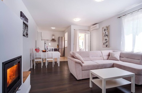 Nerezine Apartment | Apartment Mirna (64427-A1) - Nerezine - island Losinj