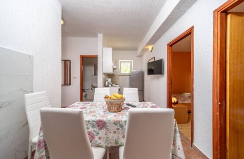 Barbat na Rabu Apartment | Apartment in Barbat with Balcony, Air condition (660-3)