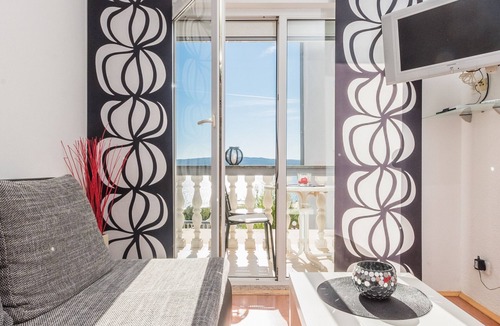 Crikvenica Apartment | Apartment in Crikvenica with Seaview, Balcony, Air condition, WIFI (3492-3)