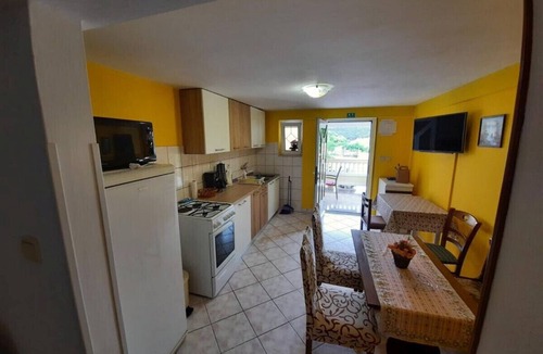 Kampor Apartment | Apartment in Kampor with Terrace, WIFI (4235-4)