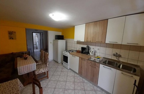 Kampor Apartment | Apartment in Kampor with Terrace, WIFI (4235-4)