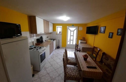Kampor Apartment | Apartment in Kampor with Terrace, WIFI (4235-4)
