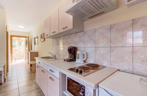 Veli Losinj House | Apartment in Veli Lošinj with Private Parking
