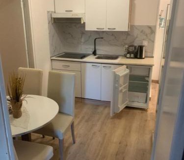 Vrsi Apartment | Apartment in Vrsi with Balcony, Air conditioning, Wi-Fi (4824-4)
