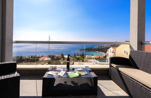 Mlini Apartment | Apartment LaVilla - Two Bedroom Apartment with Balcony and Sea View (Žuti)