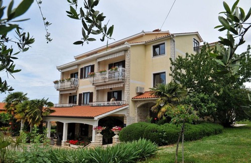 Vabriga Apartment | Apartment Liliana 2 with Garden View