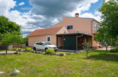 Drnis Apartment | Apartment Martin-near Krka National park - terrace, free parking, nature stay