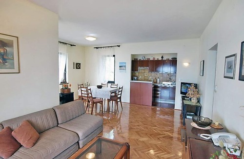 Mali Iz Apartment | Apartment Mirta by Interhome