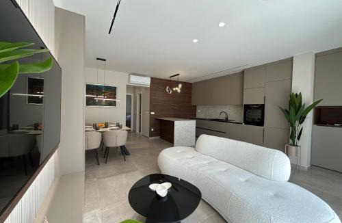 Zelenka Apartment | Apartment Petar - private heated pool and sea view