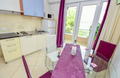 Mastrinka Apartment | Apartment Vini - by the sea: A6(2+2) - Mastrinka, Island Ciovo, Croatia