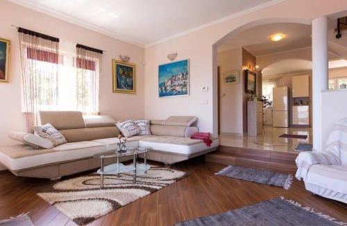 Opric Apartment | Apartment Wohnung in der Villa Emily mit herrlichem Meerblick by Interhome