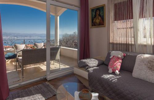 Opric Apartment | Apartment Wohnung in der Villa Emily mit herrlichem Meerblick by Interhome