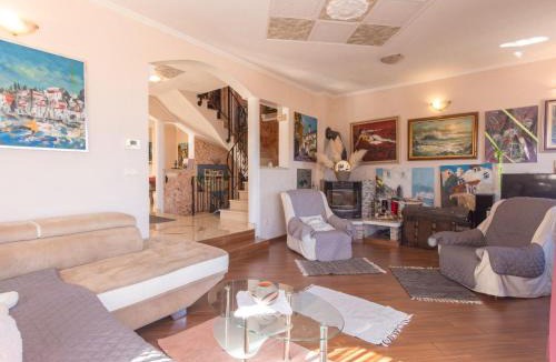 Opric Apartment | Apartment Wohnung in der Villa Emily mit herrlichem Meerblick by Interhome